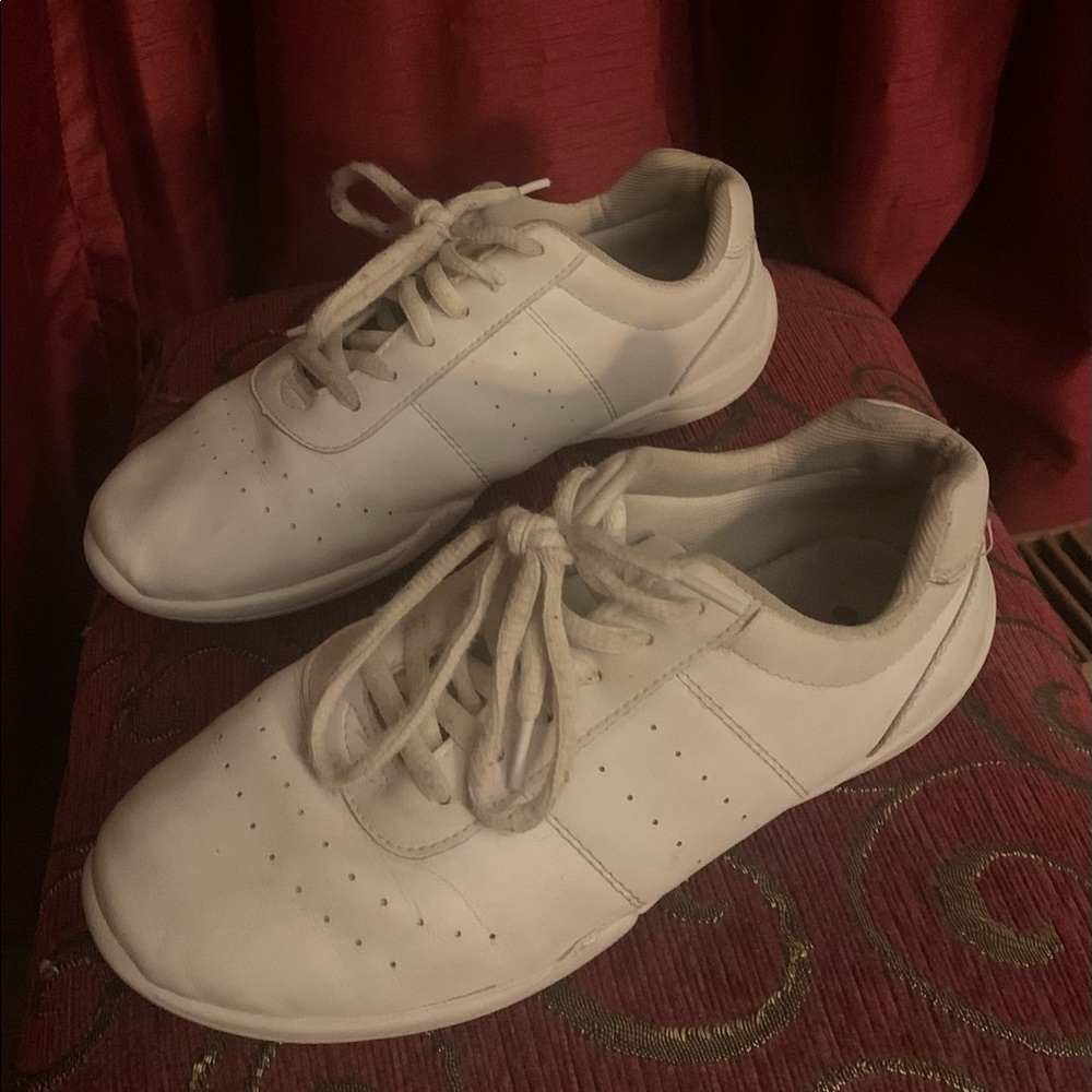 Yingrui Cheerleading sneakers size women’s 5 1/2